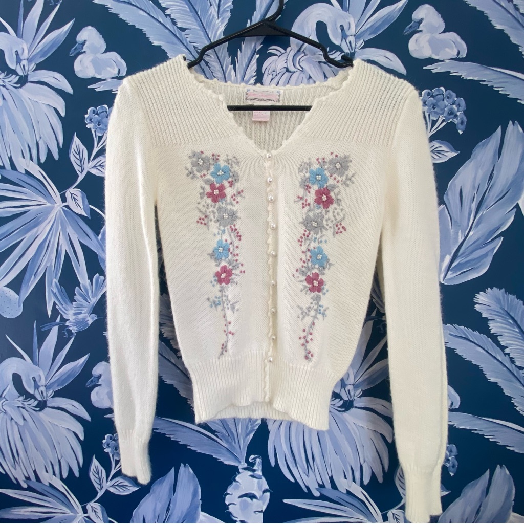 Chic White Floral Cardigan Sweater